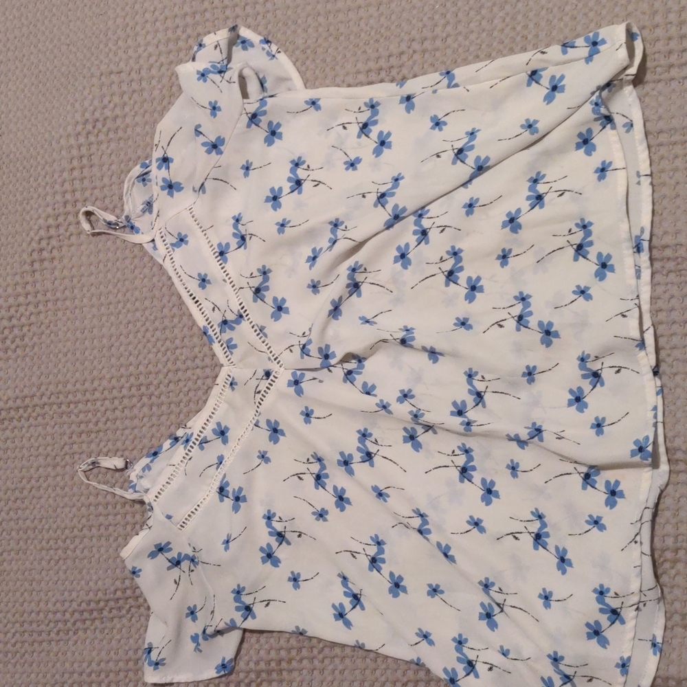 Sienna Sky cold shoulder top Size M